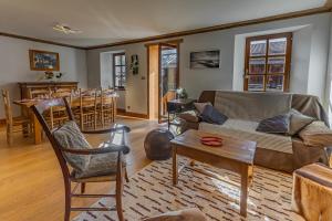 Ruang duduk di Rêve D'Altitude au hameau de chandon