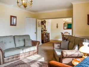 a living room with couches and a table at Beckbridge House in Pickering