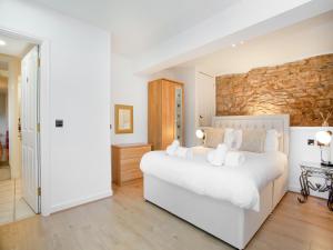 Ένα ή περισσότερα κρεβάτια σε δωμάτιο στο Rock House Apartment