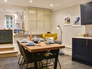 Kuchyň nebo kuchyňský kout v ubytování May Cottage