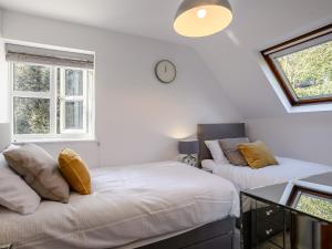 En eller flere senge i et værelse på Fir View Cottage + 5 billeder