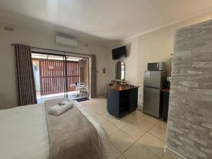 Una cocina o cocineta en 59 van Heerden