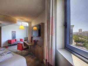 A seating area at Novotel Marseille Centre Prado Vélodrome