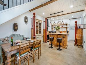 Η κουζίνα ή μικρή κουζίνα στο The B Hive At Buckstone House +15 φωτογραφίες