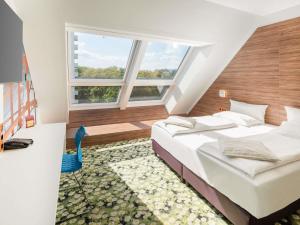 Giường trong phòng chung tại Ibis Styles Wien City