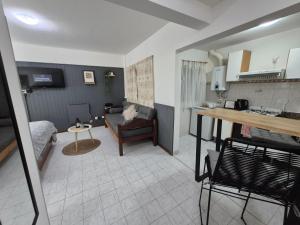 a kitchen and living room with a couch and a table at Dpto en calle Mitre pleno centro in San Carlos de Bariloche