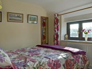 a bedroom with a bed and a window at Bridge Cottage in Watchet