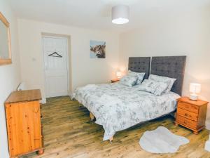 Katil atau katil-katil dalam bilik di Keepers Cottage - Uk30246 +11 gambar