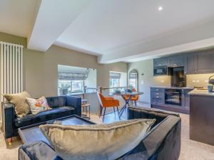 a living room with two couches and a kitchen at Frenchgate Mews in Richmond
