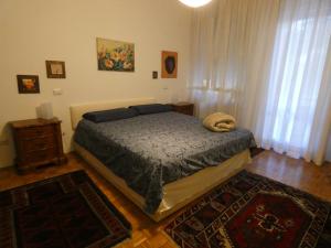 Postel nebo postele na pokoji v ubytování Ampi spazi, a piedi in centro.