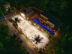an overhead view of a pool with lights in front of a building at Dreamland Bungalows - Taipú de Fora - Barra Grande in Barra Grande
