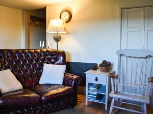 Posezení v ubytování Mill Dam Cottage