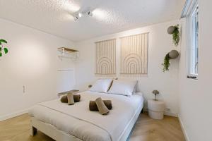Postel nebo postele na pokoji v ubytování B&B Cosy Woods - stijlvolle suites aan het bos!