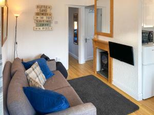 a living room with a couch and a fireplace at K2 Cosy Lodge in Padstow