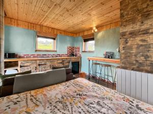 a bedroom with a bed and a bar in a room at Honeysuckle Bale Cabin - Uk49073 in Ballindalloch