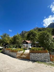 Gallery image of Bujtina Arlindi in Valbonë