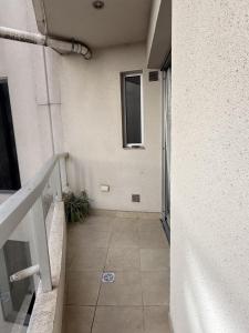 a hallway of a building with a window at Moderno y funcional Dpto cerca del casco histórico de Salta in Salta