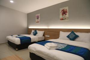 Postel nebo postele na pokoji v ubytování Lavana Hotel Batu Caves