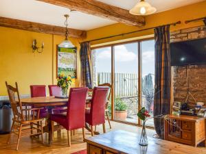 Et opholdsområde på Peacock Cottage - Uk36422