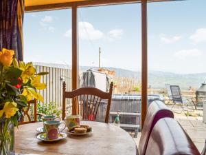 En generel udsigt til bjerge eller udsigt til bjerge taget fra feriehuset