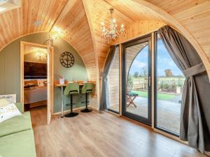Φωτογραφία από το άλμπουμ του The Hive - Uk45565 σε Longford