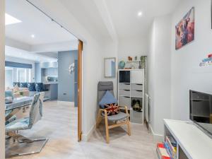 Η κουζίνα ή μικρή κουζίνα στο Queensway +13 φωτογραφίες
