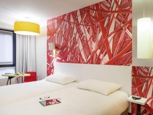 Ένα ή περισσότερα κρεβάτια σε δωμάτιο στο ibis Styles Paris La Défense Courbevoie +56 φωτογραφίες