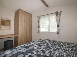 a bedroom with a bed and a window at 82 Hillside in Newquay +1 photo