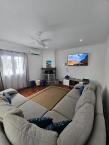 a living room with a couch and a flat screen tv at Lagoa Fabulous House in Lagoa