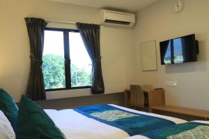TV a/nebo společenská místnost v ubytování Lavana Hotel Batu Caves