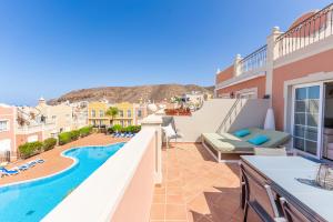 Πισίνα στο ή κοντά στο luxury duplex apartment with beautiful sea views