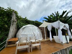a patio with two chairs and a dome tent at 4sky in Ban Kai Noi