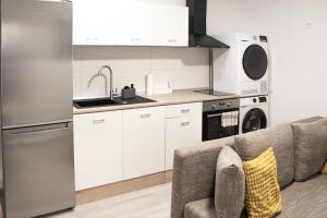 Kuchyň nebo kuchyňský kout v ubytování Cozy Apartment w Floor Heating & Parking + 20 fotografií