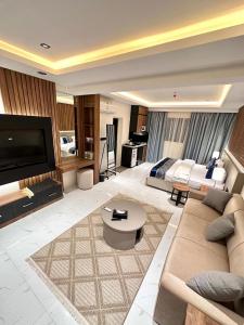 TV a/nebo společenská místnost v ubytování غنى الأفق