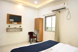 Ένα ή περισσότερα κρεβάτια σε δωμάτιο στο Hotel Avni