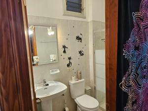 Phòng tắm tại Casa Rita La Caleta de Arico +42 ảnh