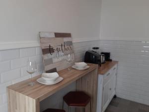 Kuchyň nebo kuchyňský kout v ubytování V2 Pr Rentals Next To La Placita De Santurce
