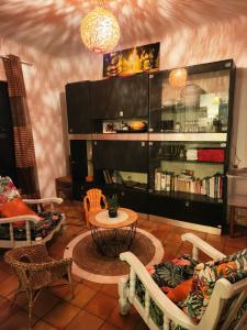 a living room with chairs and a table and a fireplace at Hossegor, Maison Familiale Intergénérationnelle , Quartier Calme et Résidentiel in Hossegor +16 photos