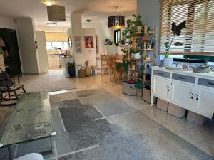 a living room with a table and a kitchen at Tal Shahar Extension in Tal Shaẖar