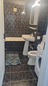 Ένα μπάνιο στο Aquamarin iulius mall studio