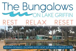 Una vista de los Burnleys en el lago Griffin Rest Revisión de los edificios en The Bungalows on Lake Griffin, en Leesburg