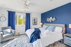 a bedroom with blue walls and a bed and a chair at New Renovated 5BD Home with Hot Tub Sauna & Game Rm in Prospect