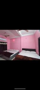 Η κουζίνα ή μικρή κουζίνα στο Shikhar guest house