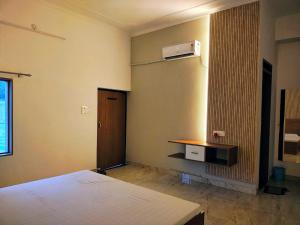 Ένα ή περισσότερα κρεβάτια σε δωμάτιο στο The Vindhya Stay - Your Countryside Escape +3 φωτογραφίες