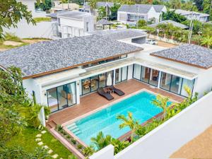 Πισίνα στο ή κοντά στο Sunny Hills Villa