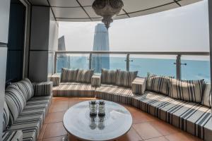 Posezení v ubytování 83rd Floor Luxurious Penthouse Full Sea View 6 BHK