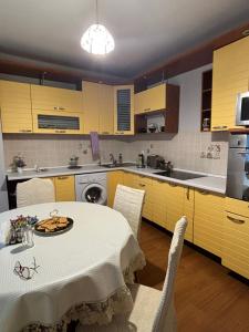Η κουζίνα ή μικρή κουζίνα στο AliStar Hostel