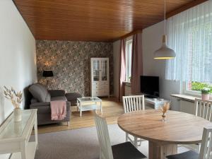 a living room with a couch and a table at Gartenidylle in Amelinghausen