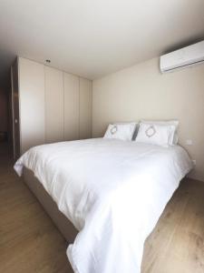 Ένα ή περισσότερα κρεβάτια σε δωμάτιο στο Sunset Apartment,