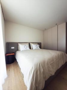 Ένα ή περισσότερα κρεβάτια σε δωμάτιο στο Sunset Apartment,